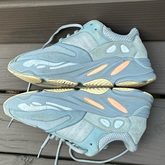 adidas Yeezy Boost 700 - Picture 7 of 12